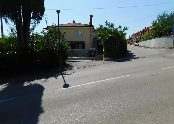 Lara ポルトローシュ